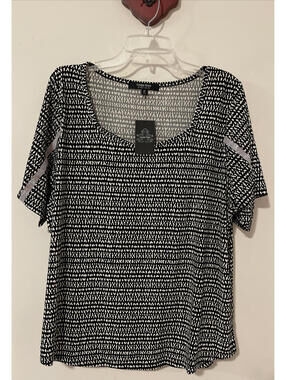 Louise Paris Womens 2x Black Accented Stretchy Short-Sleeved Blouse NWT! A4527